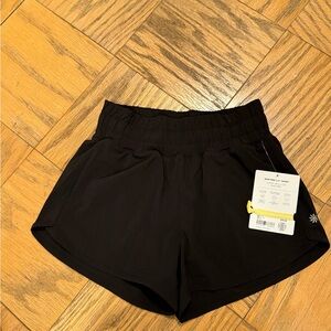 Athleta Girl Black Run Free 2.5” short L/12